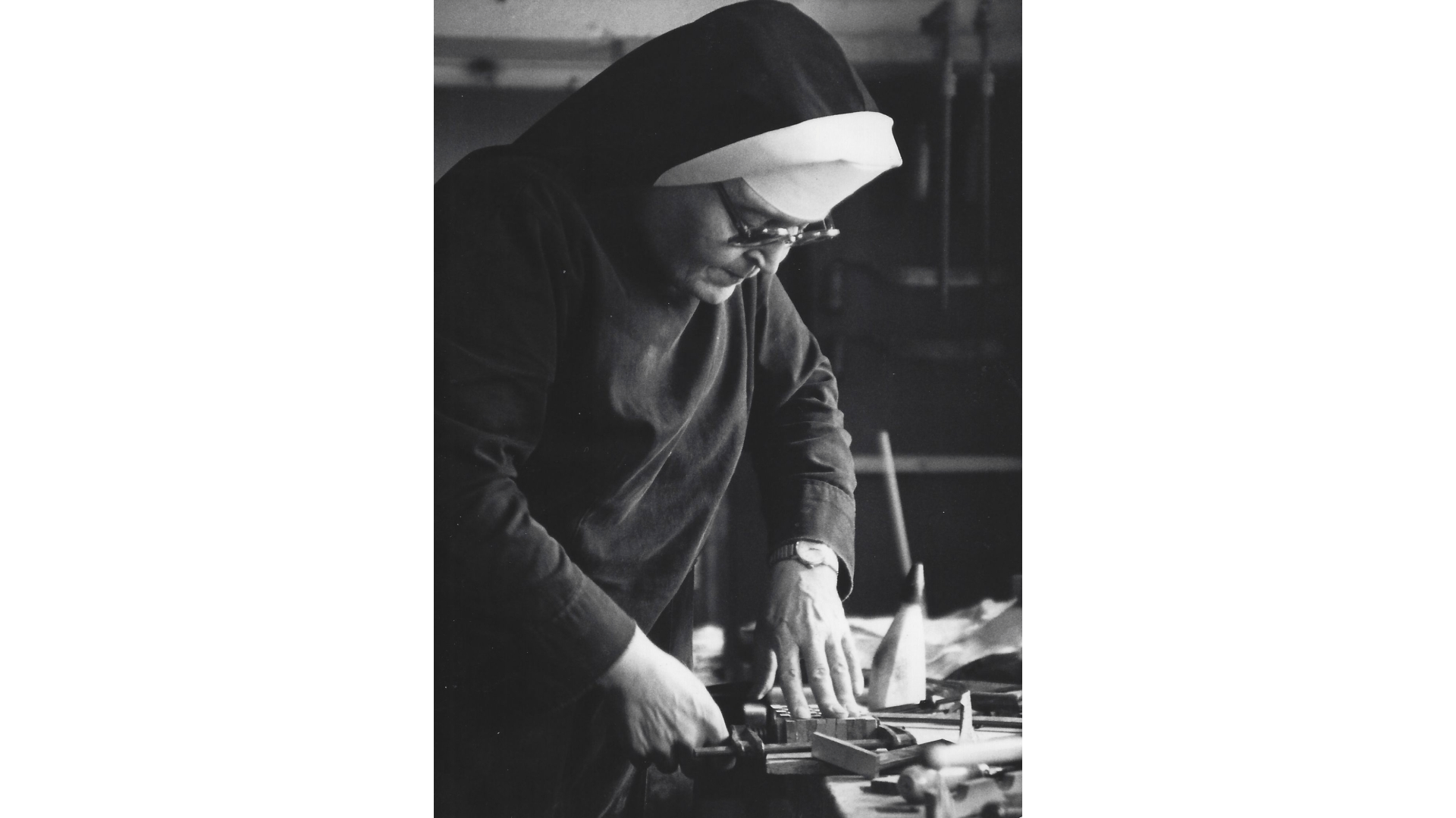 Schwester Martha pflegt neben ihren Pflichten ihr Hobby - das Schreinern. Foto: Archiv Arme Schulschwestern