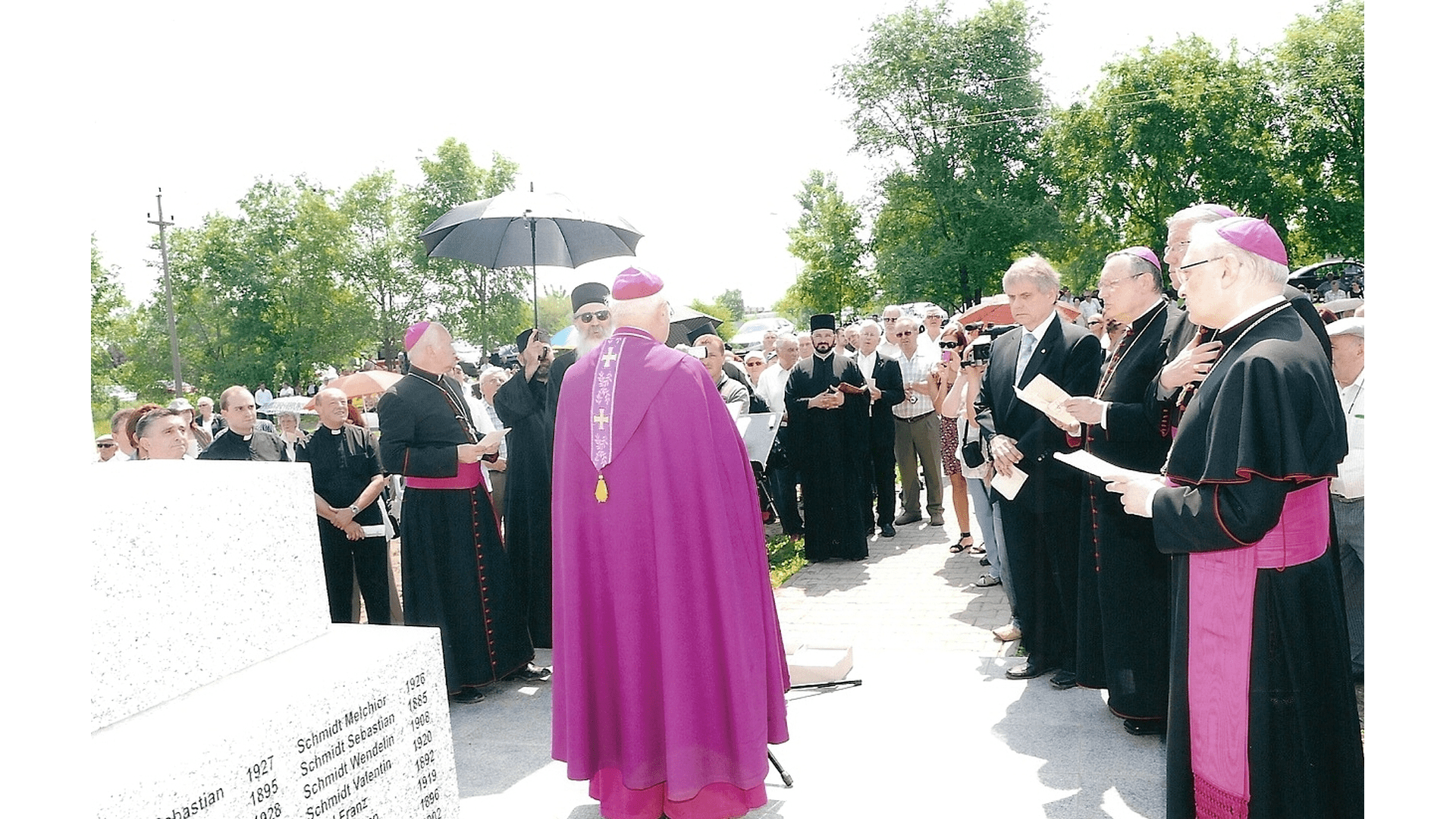 Erzbischof Zollitsch beim Weihegebet. Foto: Archiv Freundeskreis Filipowa