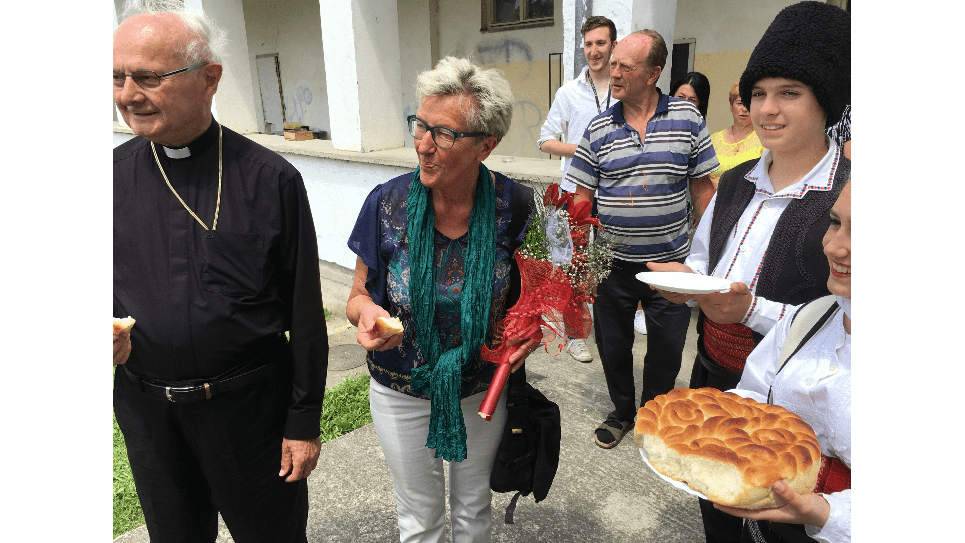 Besuch in Backi Gracac 2016. Empfang mit  Brot und Salz. Foto: Archiv Freundeskreis Filipowa