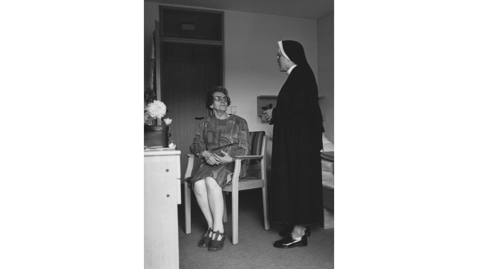 Die Oberin, Schwester Benildis begrüßt die Kurgäste. Foto: Archiv Arme Schulschwestern