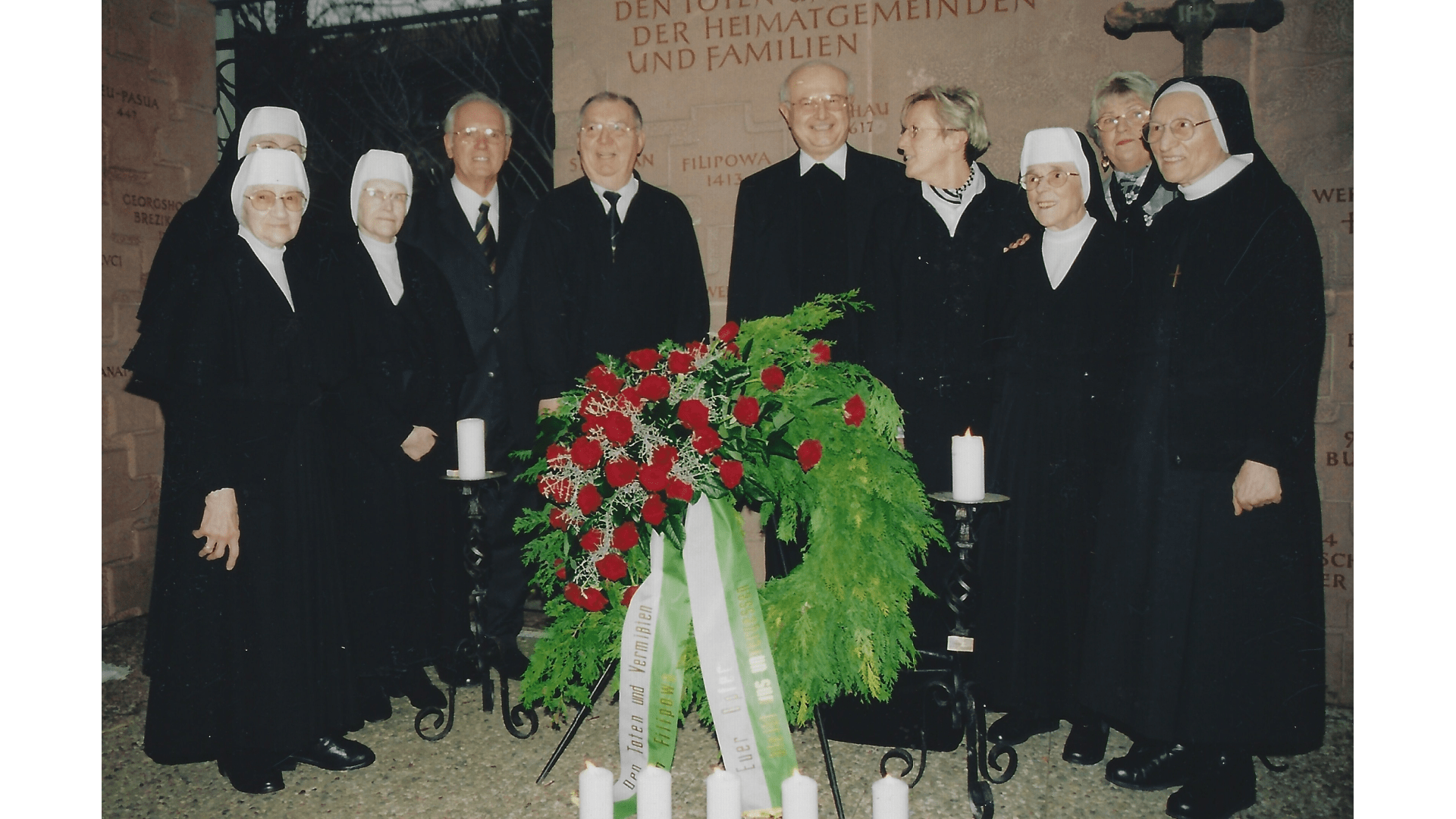 Einige Schwesternim im Haus der Donauschwaben, bei einem Gedenktreffen mit ihren Landsleuten in  Sindelfingen 2004. Foto: Archiv Arme Schulschwestern