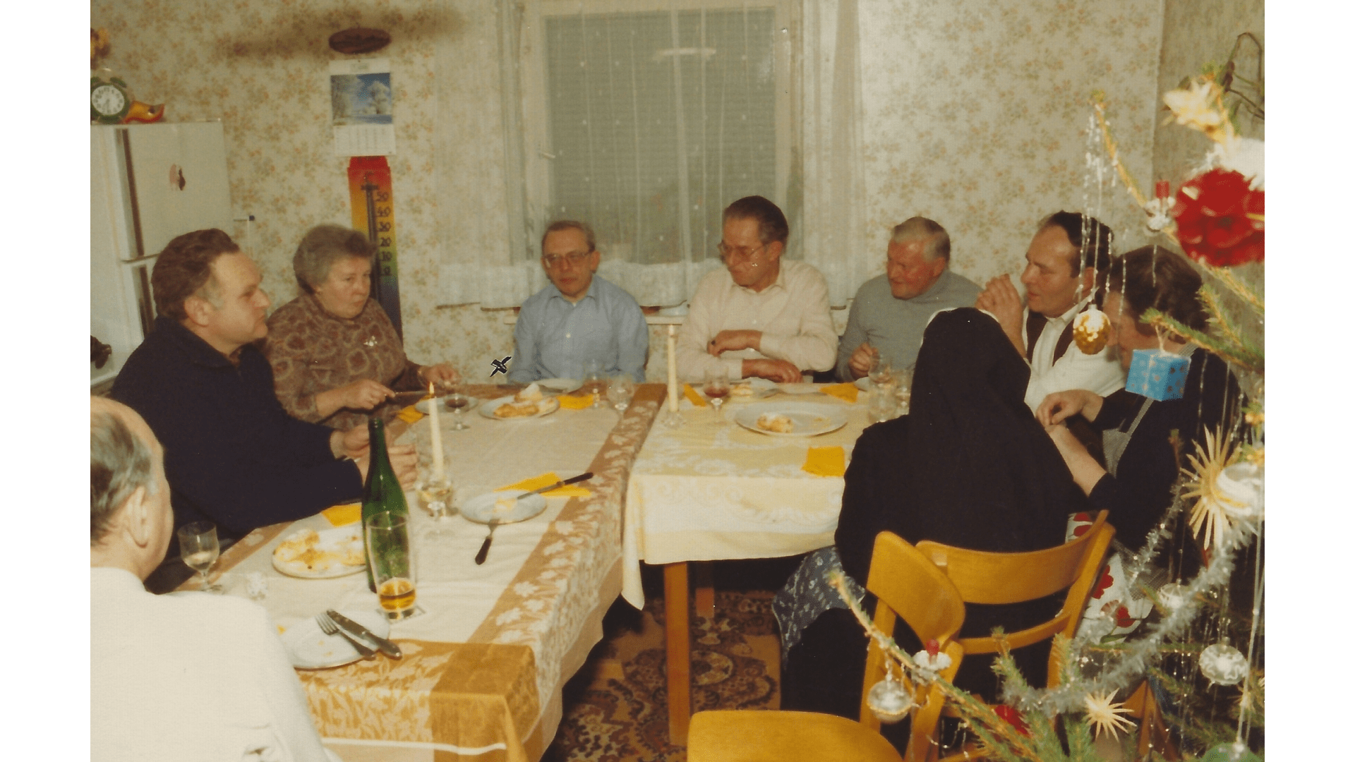 Abschiedsfeier der Schwestern und Freunden mit Dr. Martin Juritsch (blaues Hemd m. Brille), Generaloberer der Pallotiner, anlässlich der Amtsübernahme nach Rom im Jahre 1983.  Foto: Archiv Arme Schulschwestern