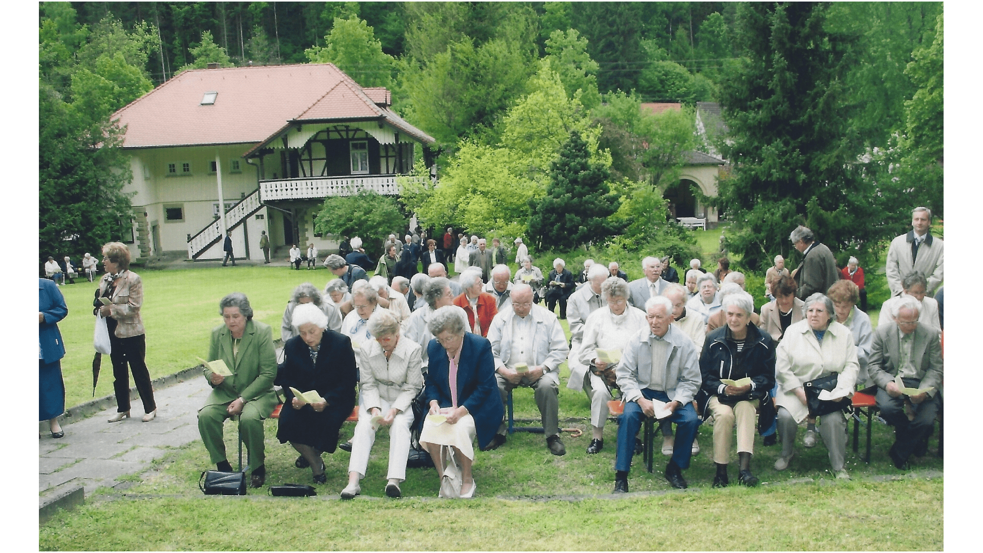 Wallfahrt 2006 - Andacht im Klostergarten. Foto: Archiv Arme Schulschwestern
