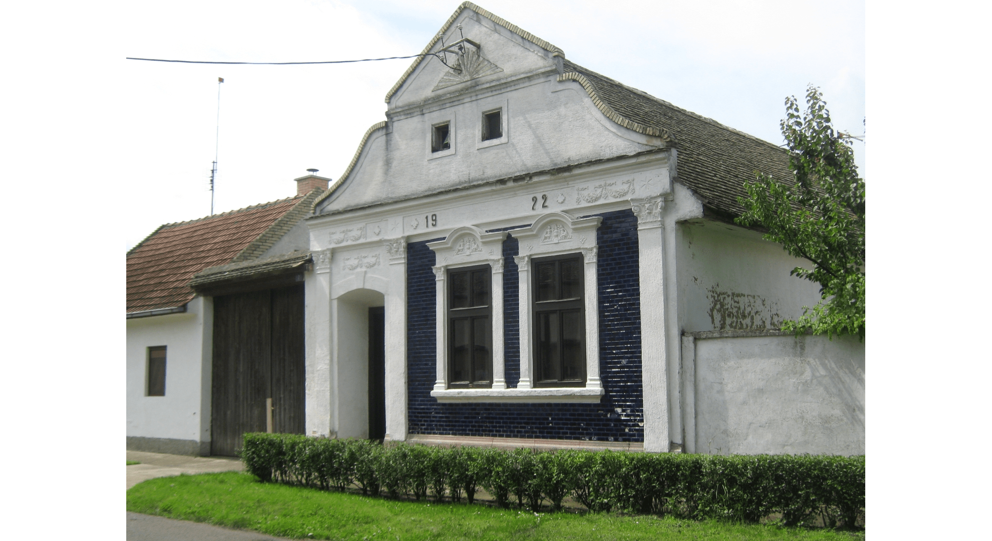 Gut erhaltene Hausfassade in der Bahngasse von Filipowa. Aufnahme 2011. Foto: Archiv Freundeskreis Filipowa