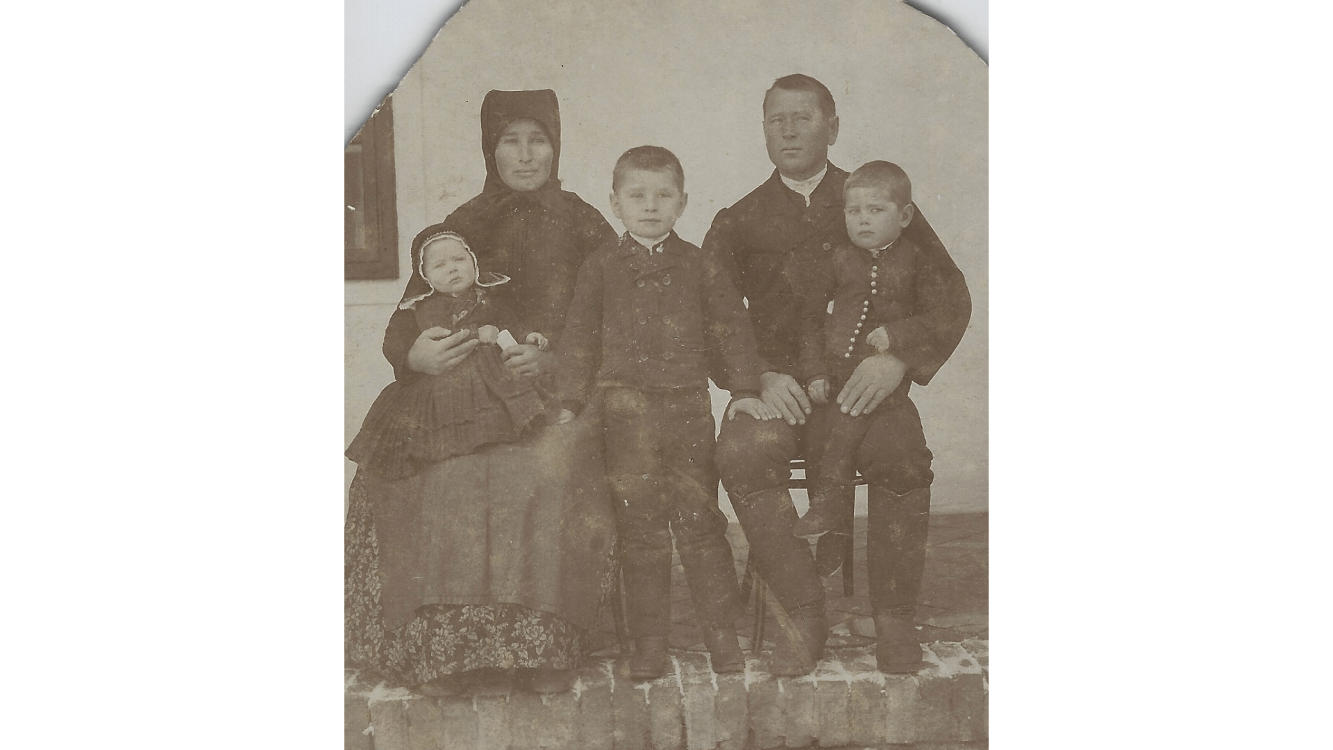 Familie Pertschi (Lippl) um 1899. Der Vater von Josef Pertschi, mittig. Foto: Archiv Freundeskreis Filipowa