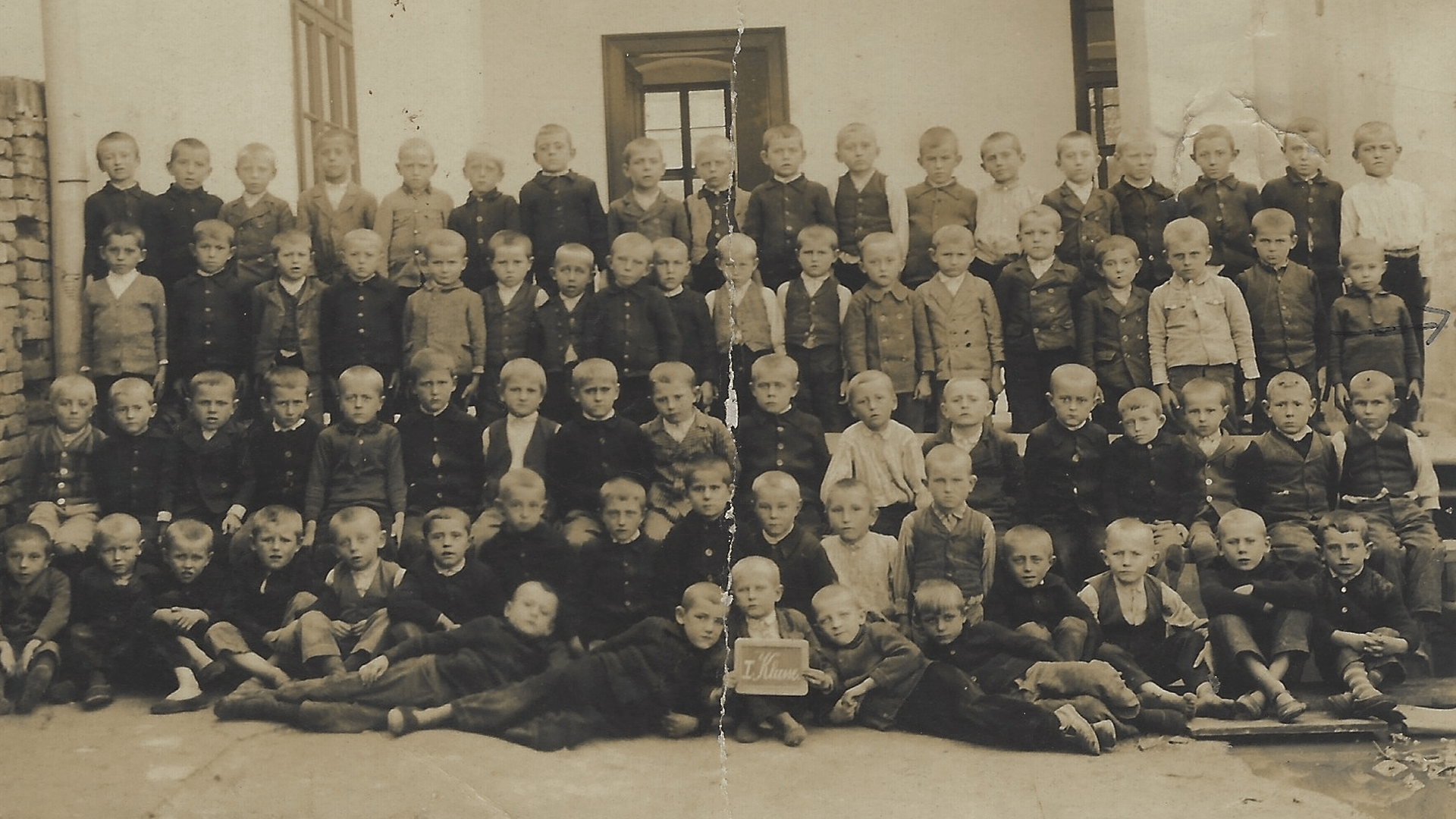 Jahrgang 1922, die 1. Klasse mit 74 Schülern. Foto: Archiv Arme Schulschwestern