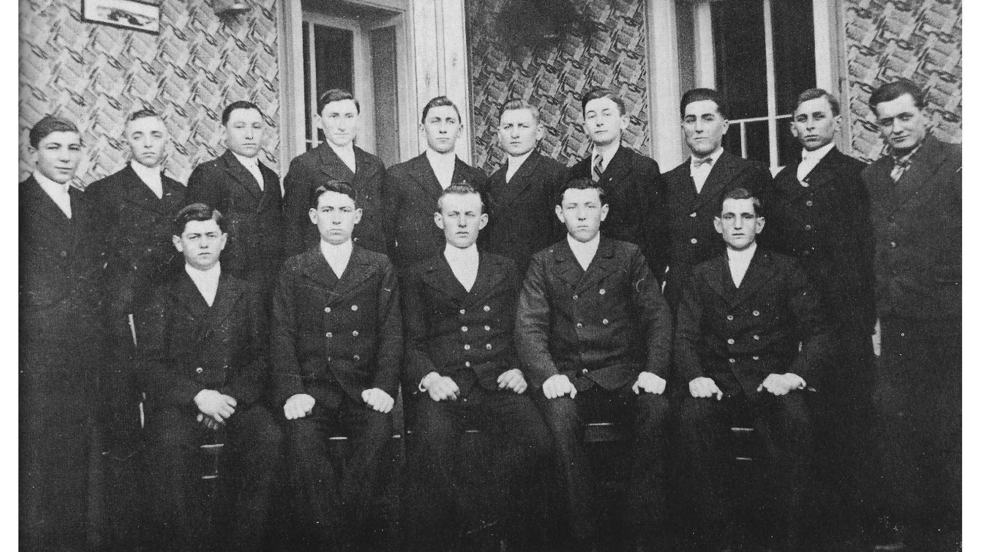Burschenkameradschaft 1942 – nach Abschluß der Pflichtschule schossen sich die Jugendlichen in Kameradschaften zusammen. Foto: Archiv Freundeskreis Filipowa